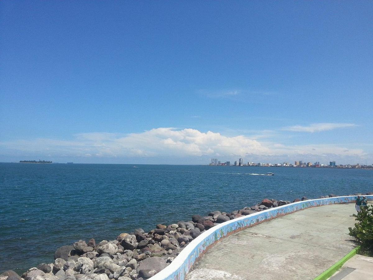 Suites Brisa Marina - Atras De Playa Regatas Y El Malecon, 6 Calles Del Acuario 베라크루즈 외부 사진