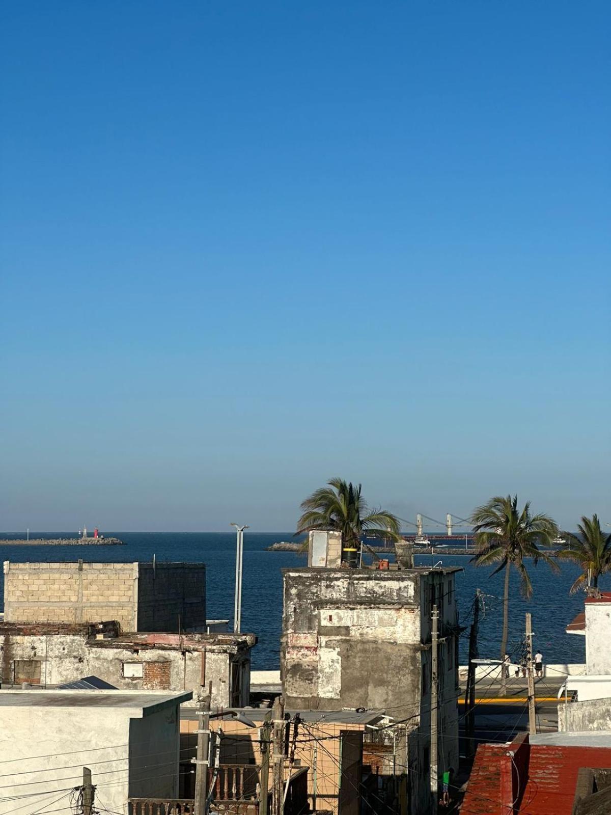 Suites Brisa Marina - Atras De Playa Regatas Y El Malecon, 6 Calles Del Acuario 베라크루즈 외부 사진