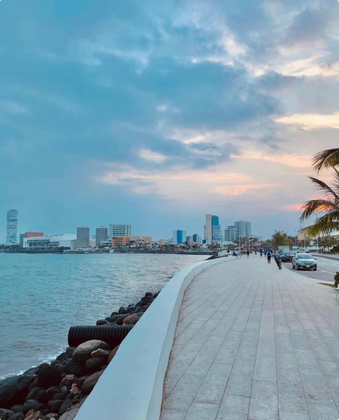 Suites Brisa Marina - Atras De Playa Regatas Y El Malecon, 6 Calles Del Acuario 베라크루즈 외부 사진